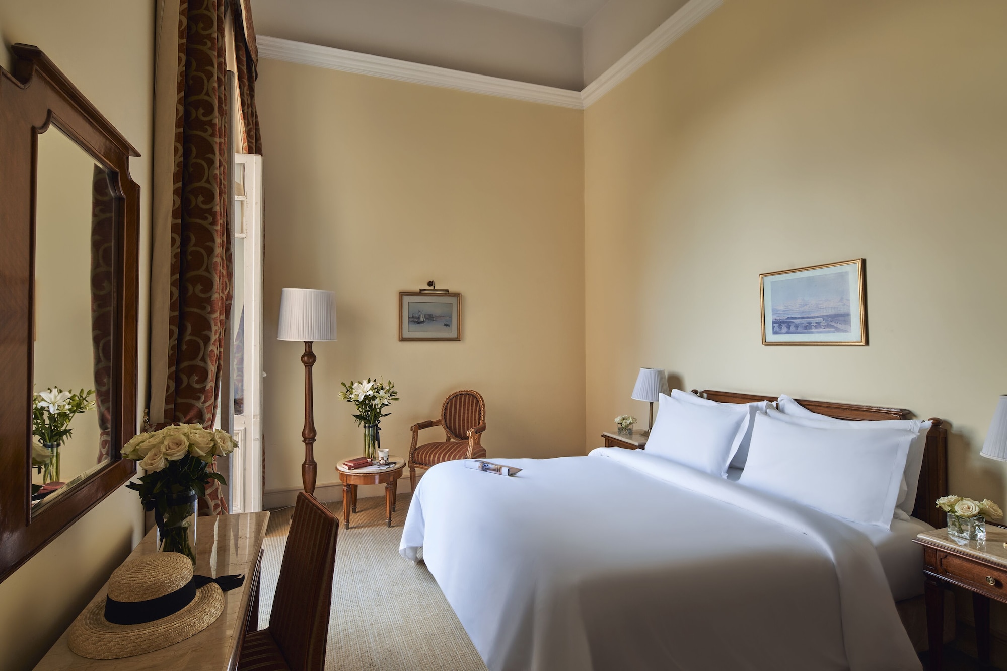 CLASSIC, QUEEN BED, RIVER VIEW