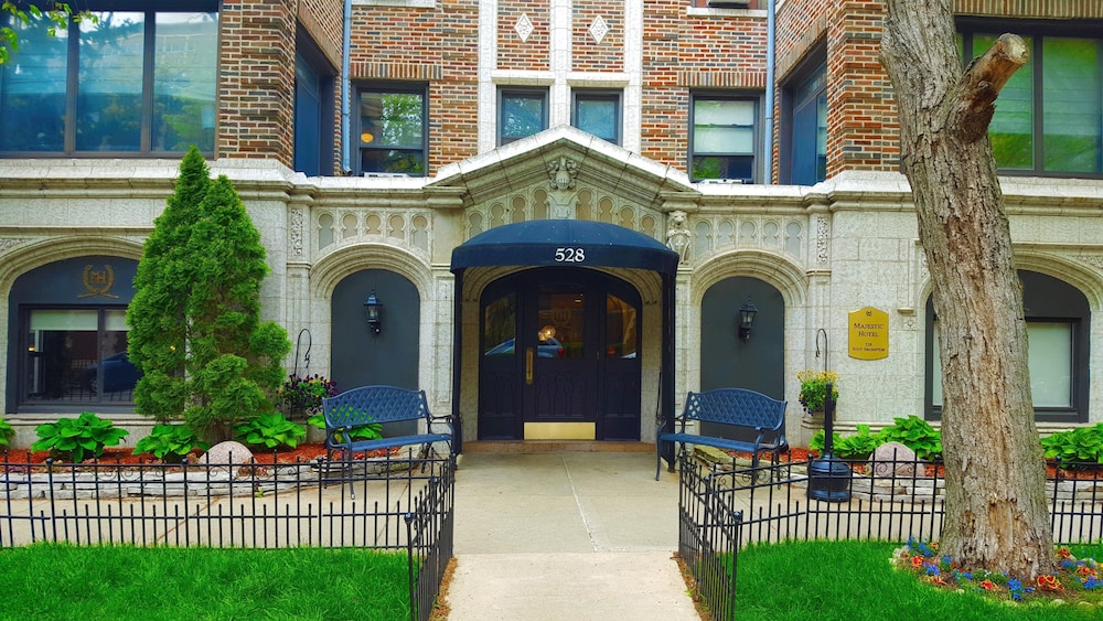 Majestic Hotel 4/37