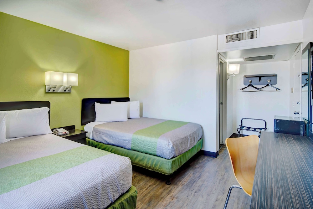Deluxe, 2 Double Beds