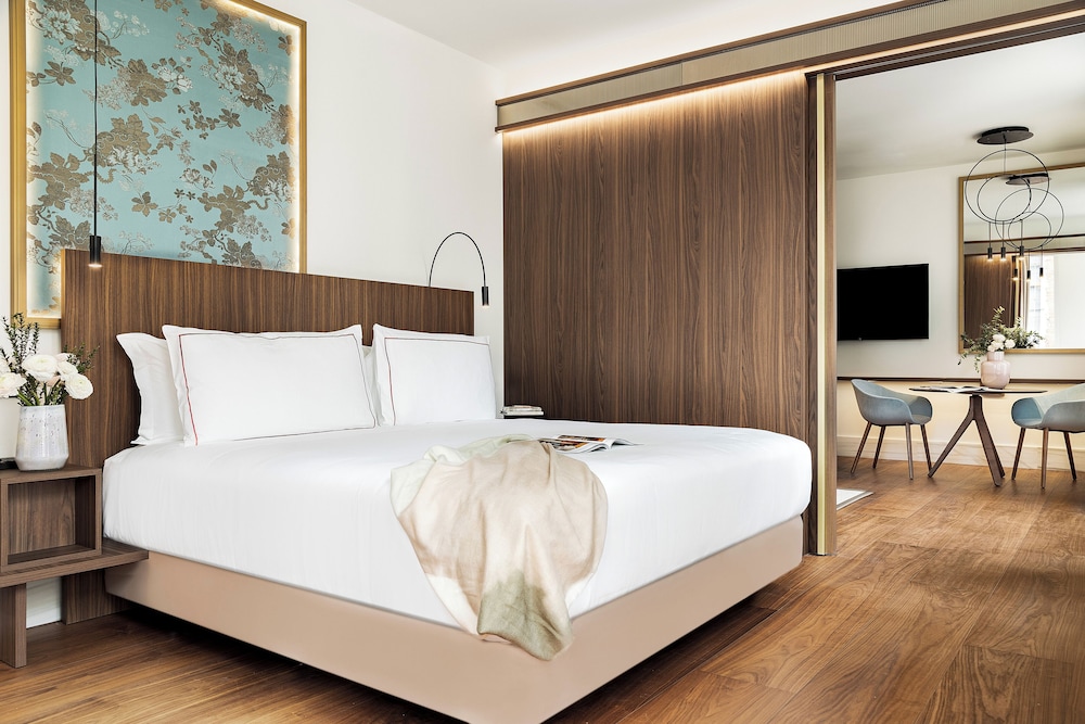 Suite, King Bed, Duomo View