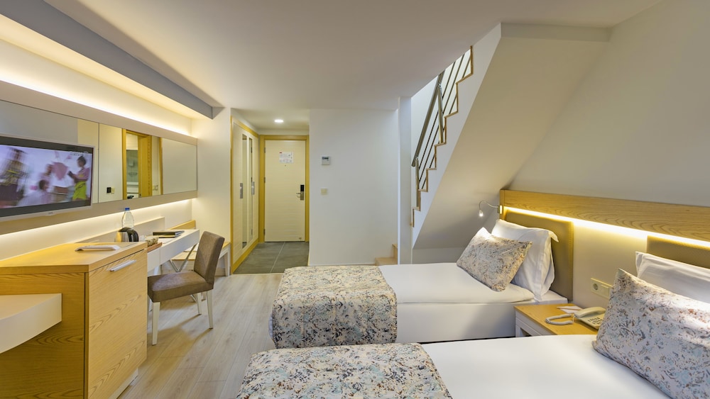 Glamour Resort Spa 25/70