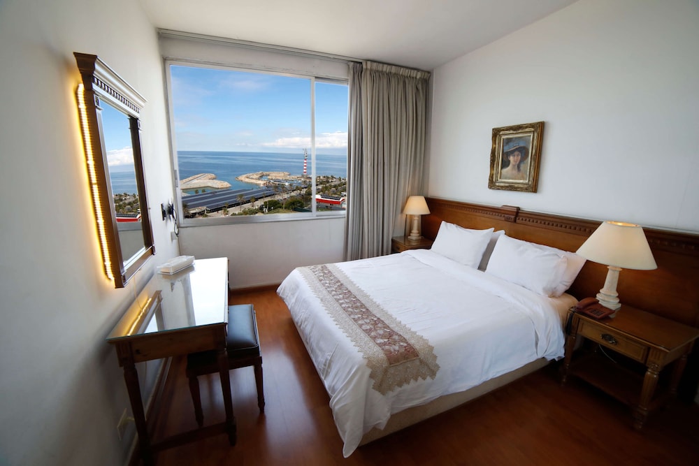 Holiday Home Suites 17/48