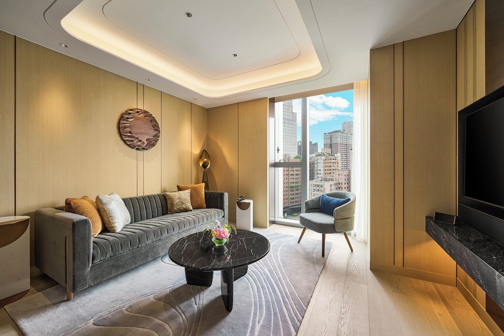 Midtown, City, Suite, King Bed