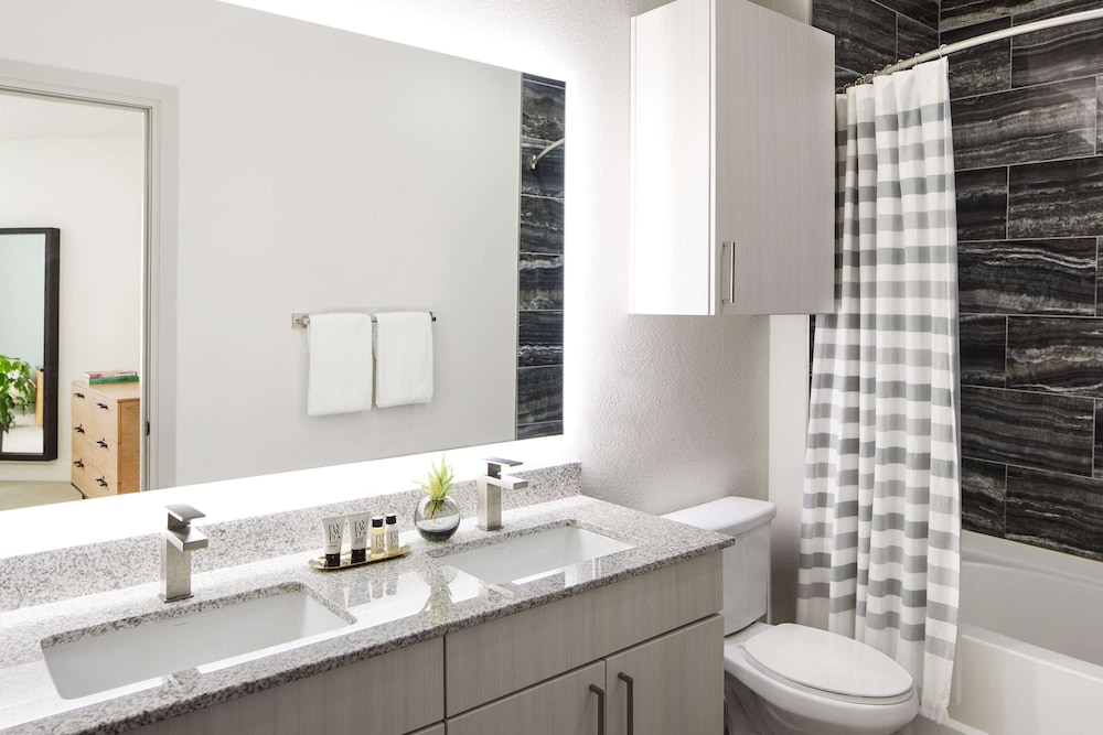 Sentral East Austin 1614 54/56