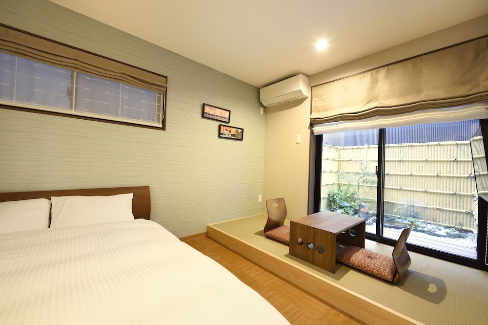 JAPANESE WESTERN, QUEEN BED, PRIVATE GARDEN