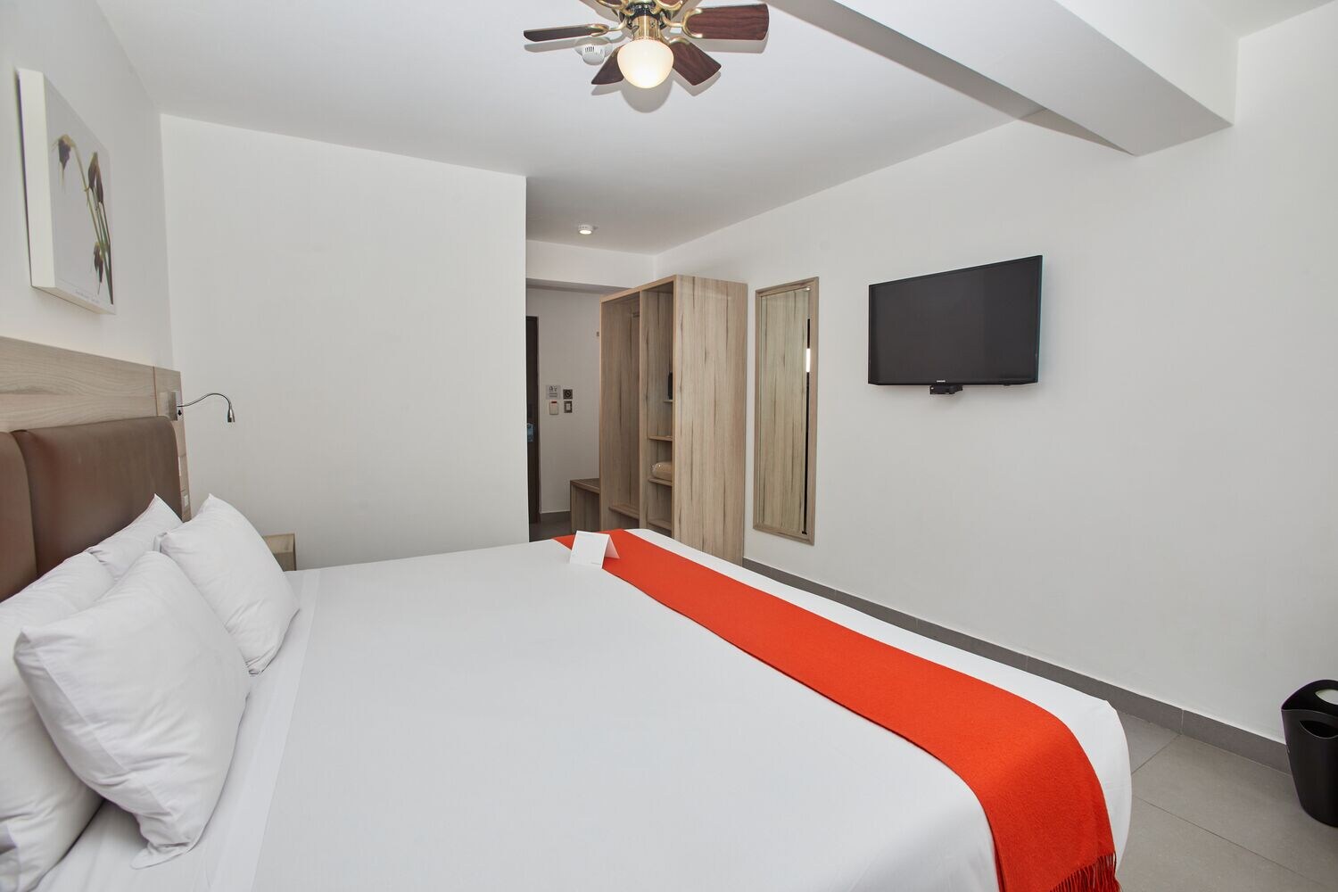 TRADITIONAL, QUEEN BED