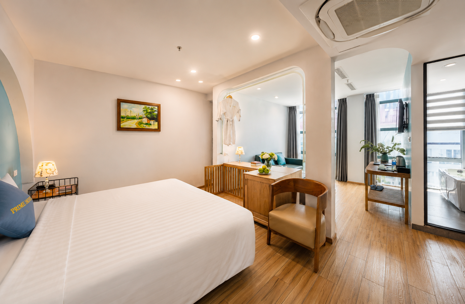 Senior, King Bed, City View, Balcony, Bathtub