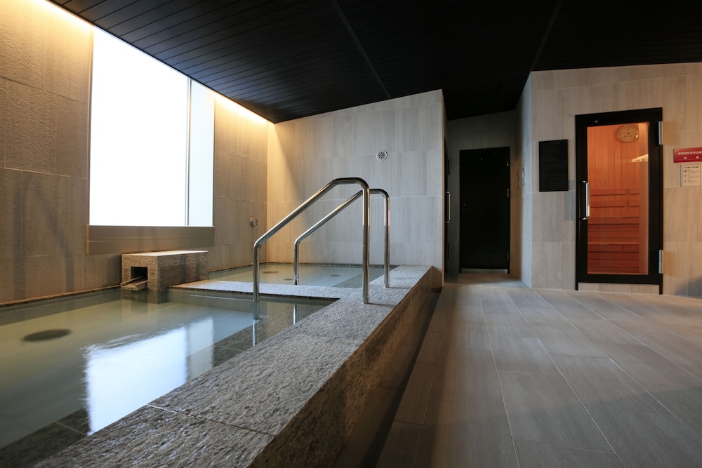 Hotel Collective 20/50