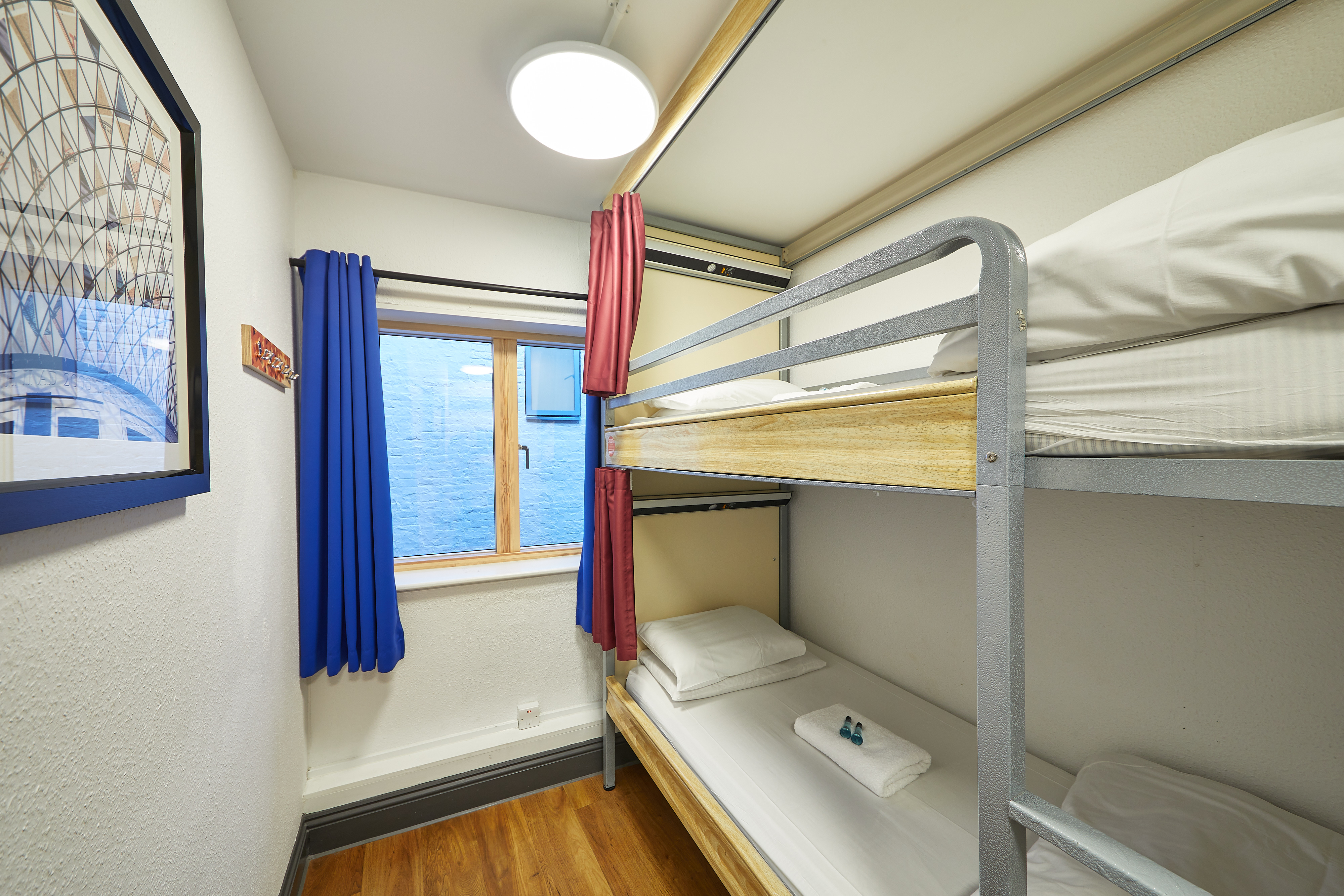 Private, 2 Bunk Beds, External Bathroom