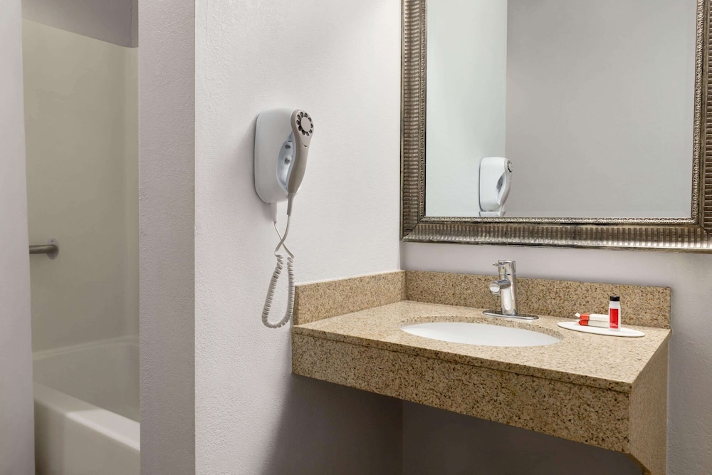 Microtel Inn Suites By Wyndham Lincoln 13/57
