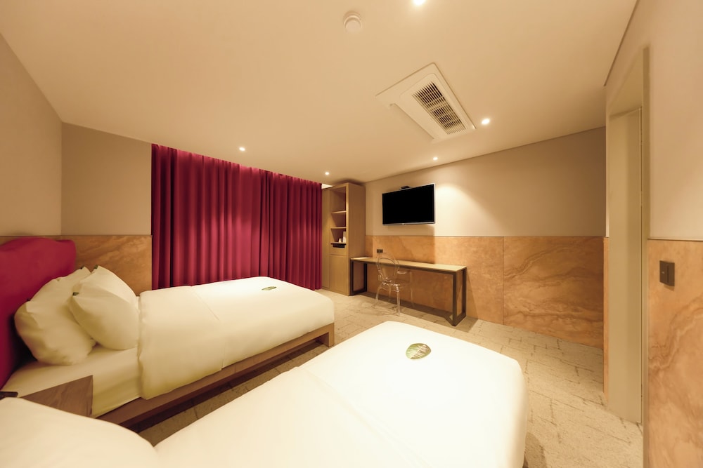 Capace Hotel 33/73