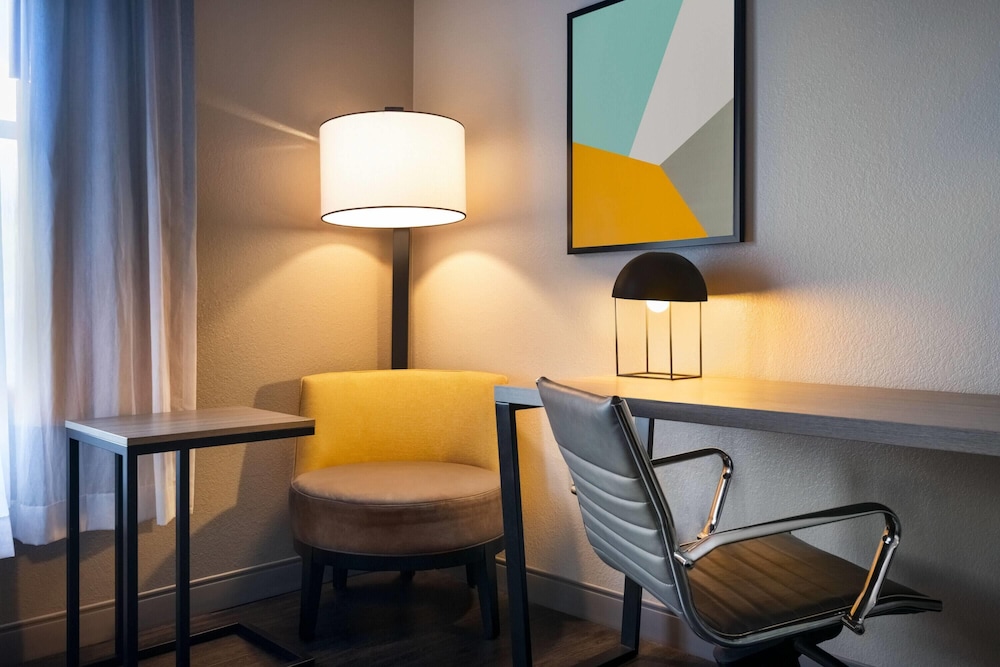 La Quinta Inn and Suites by Wyndham Montgomery 20/50