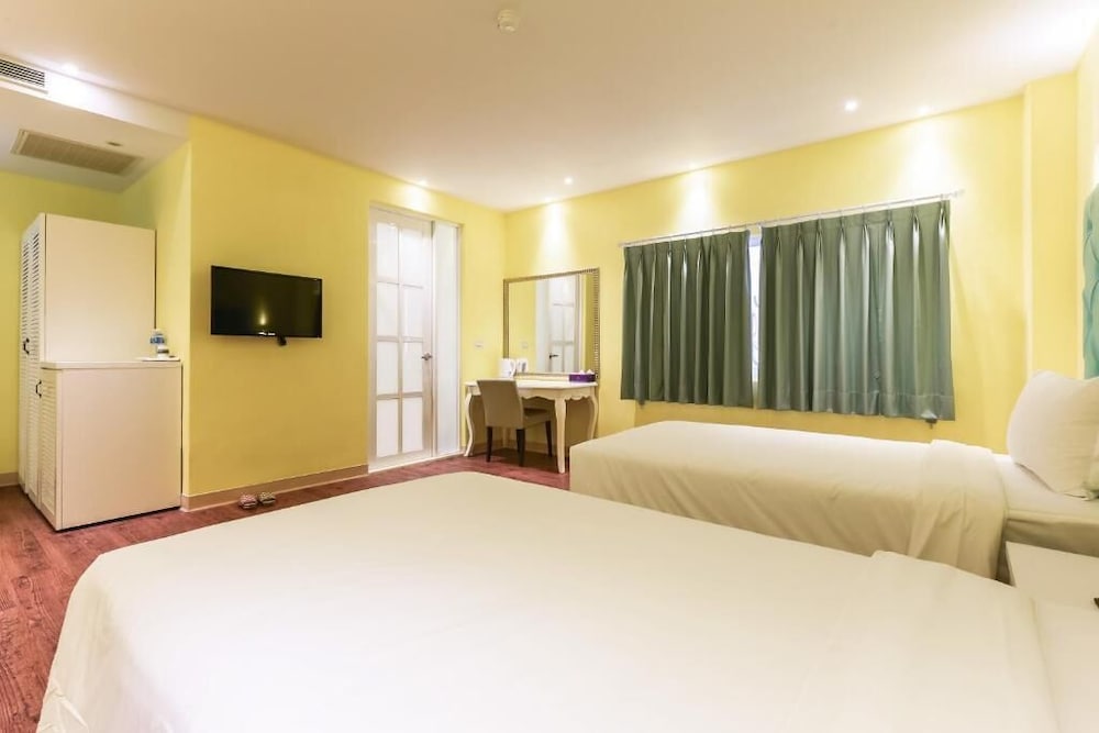 Lion King Hotel 9/34
