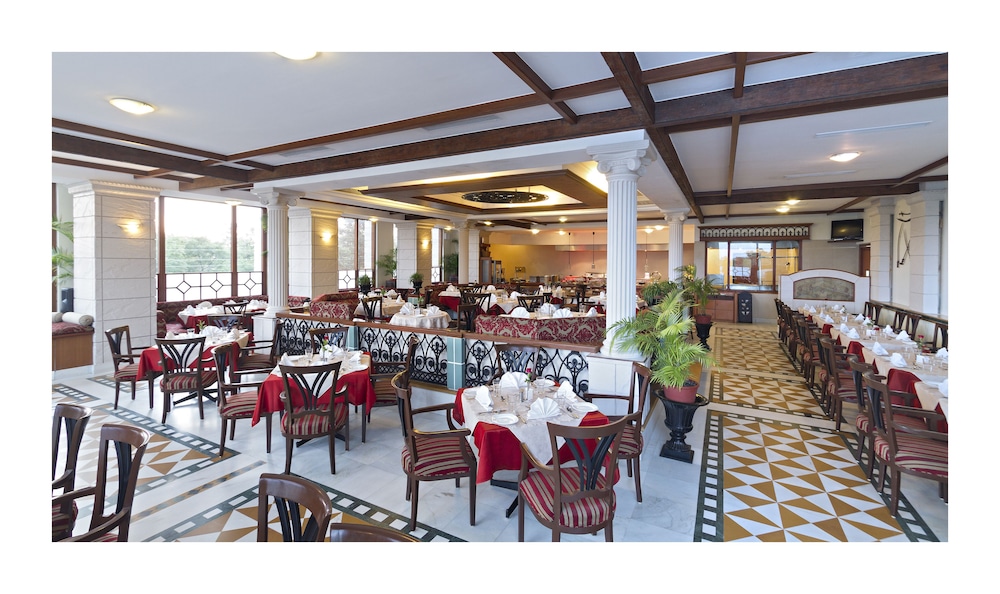 Jehan Numa Palace 36/56