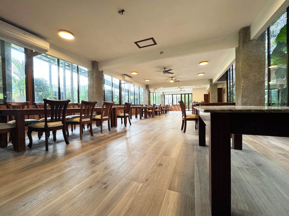 Paradise Hot Springs Thermal Resort 44/62