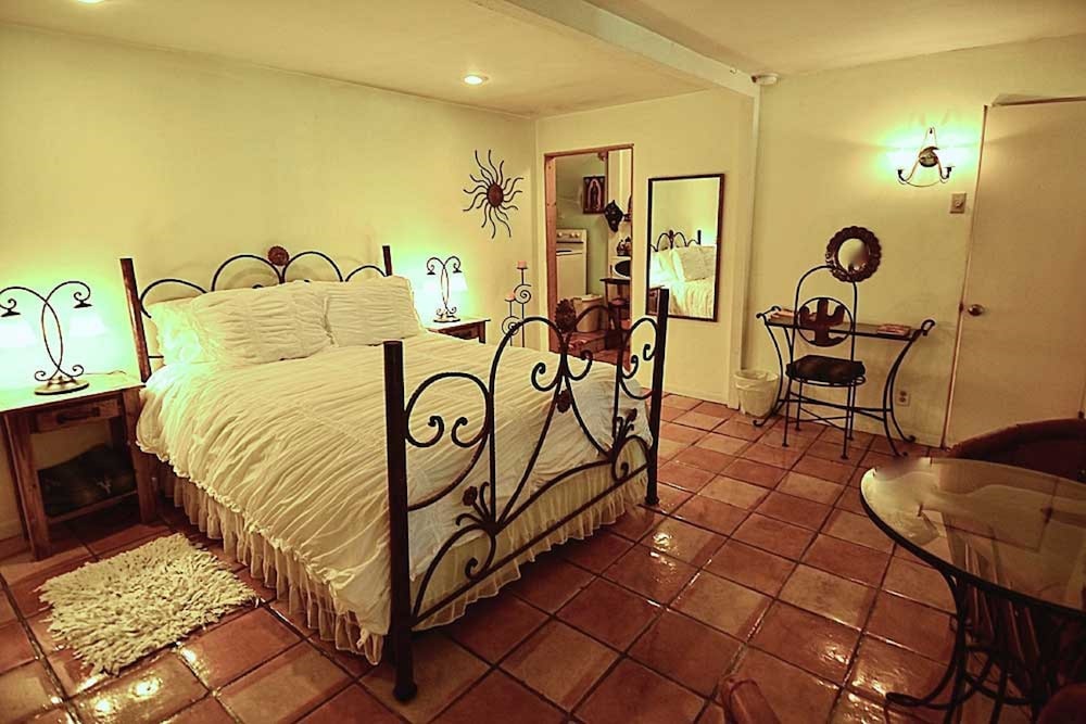 Casa Del Sol Bed And Breakfast 36/68