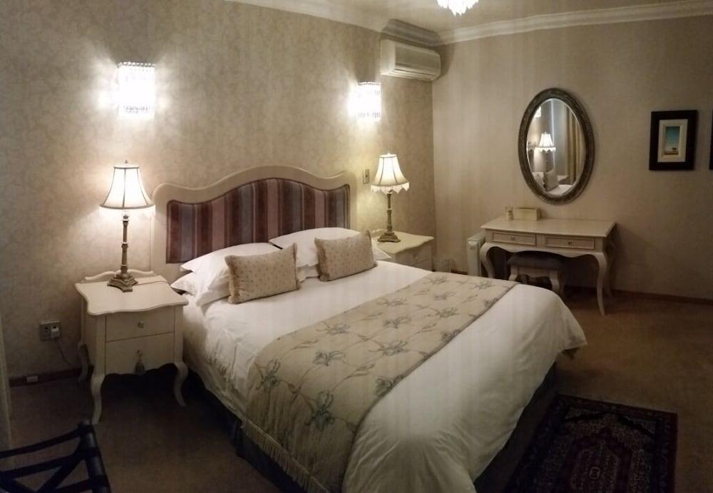 Family Suite, Garden 4, 2 Queen Beds