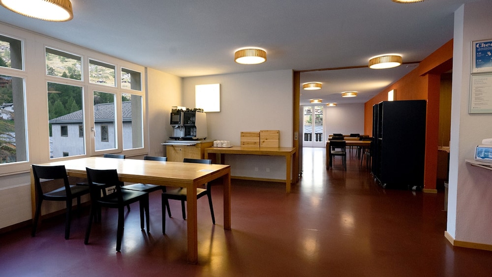 Youth Hostel Zermatt 46/64