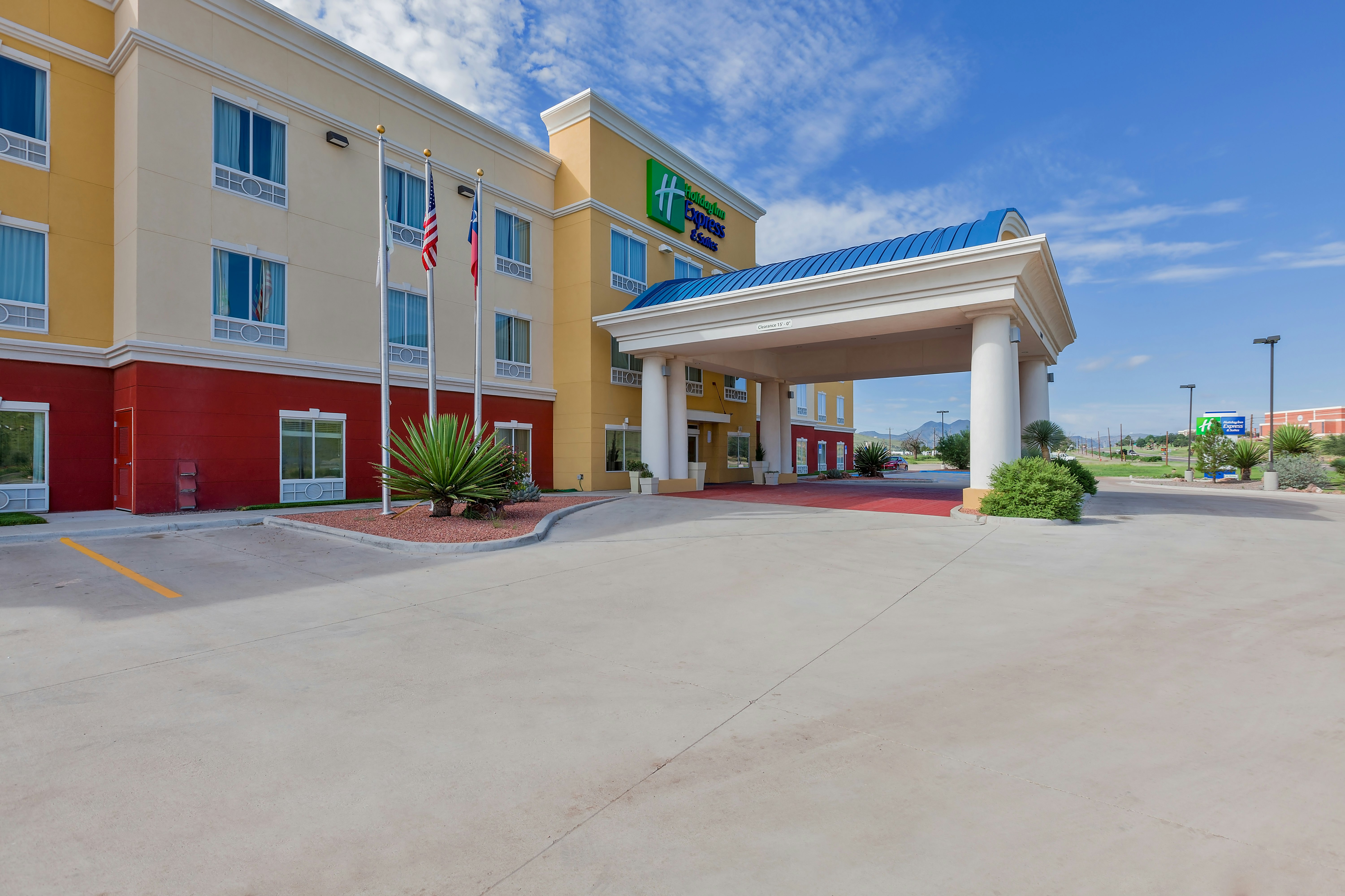 Holiday Inn Express Hotel And Suites Alpine Southeast 49/53