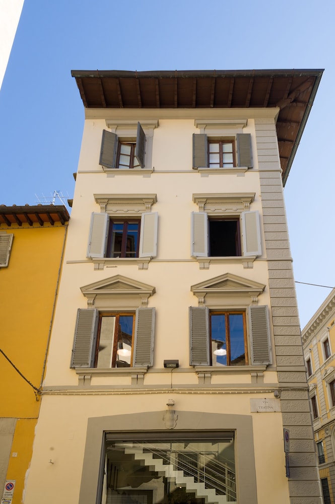 Arnobio Florence Suites 1/34