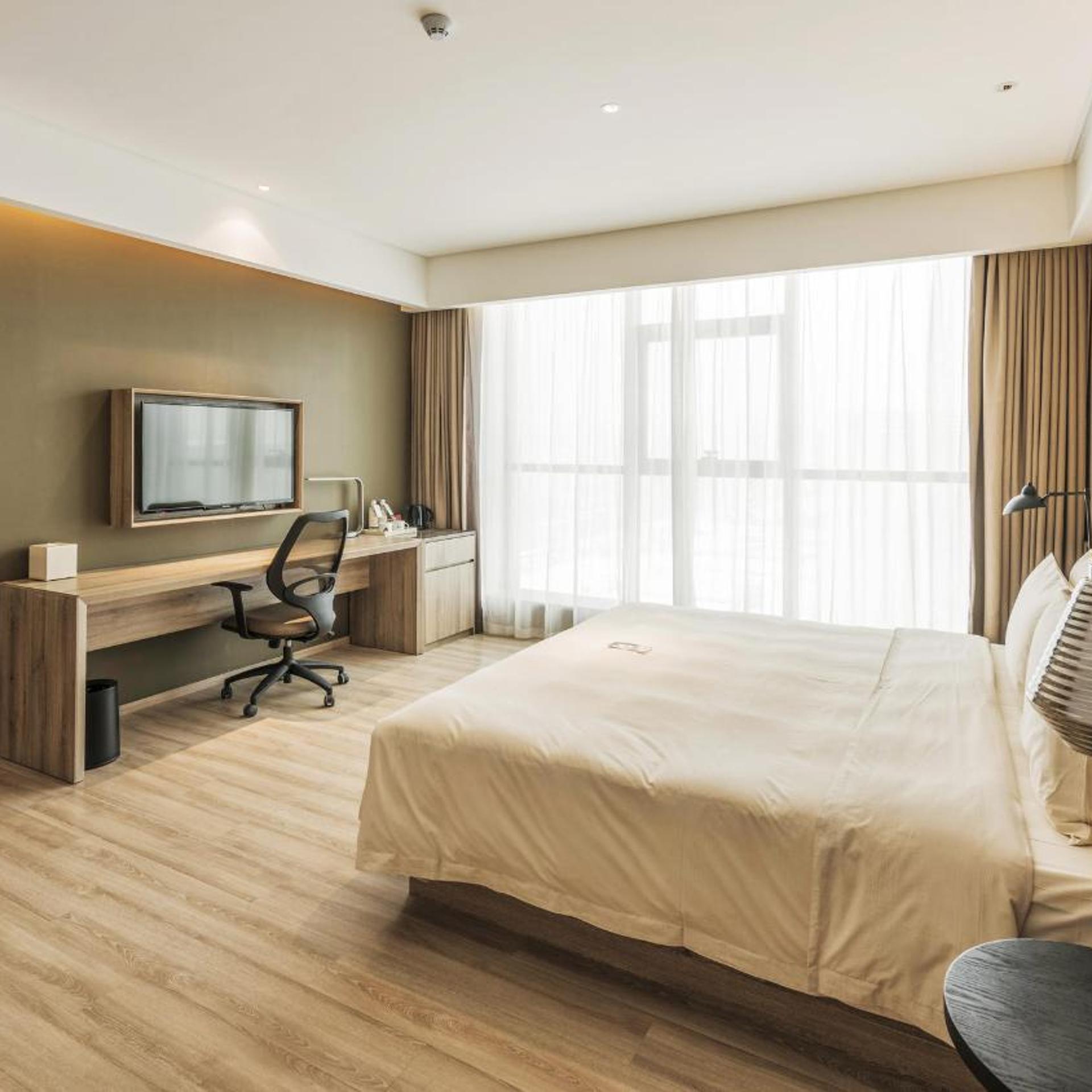 Atour Hotel (Xi an North High-speed Railway Station) 24/43
