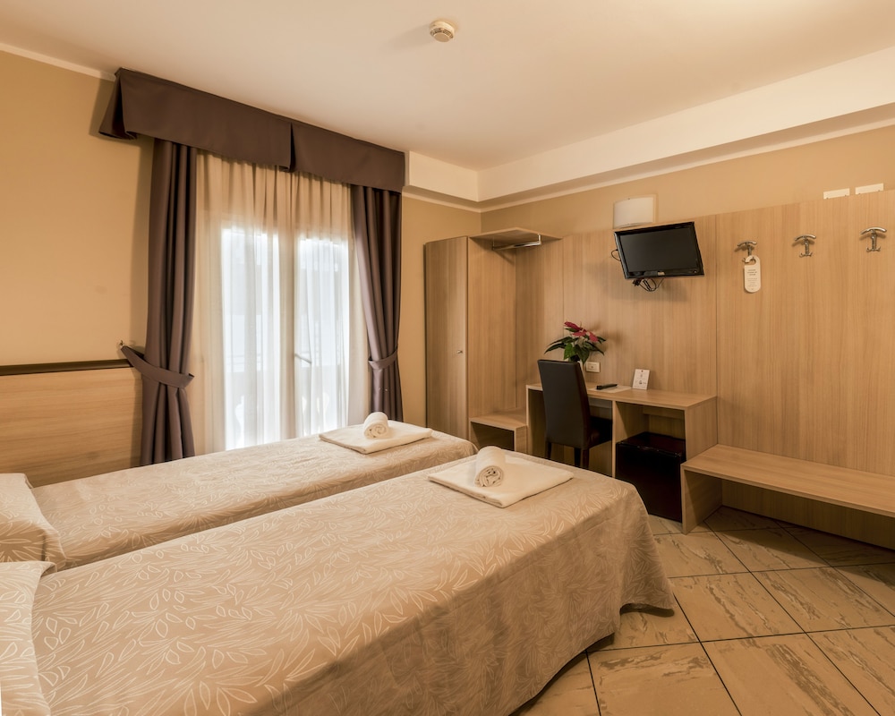 BRIANZA HOTEL 5/68
