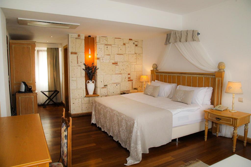 Superior, Double Bed, Land View