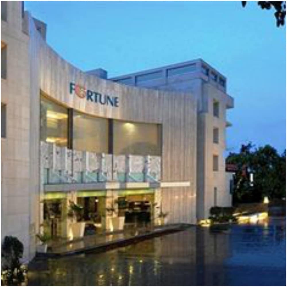 Fortune Sector 27, Noida - Member ITC Hotels Group 47/49