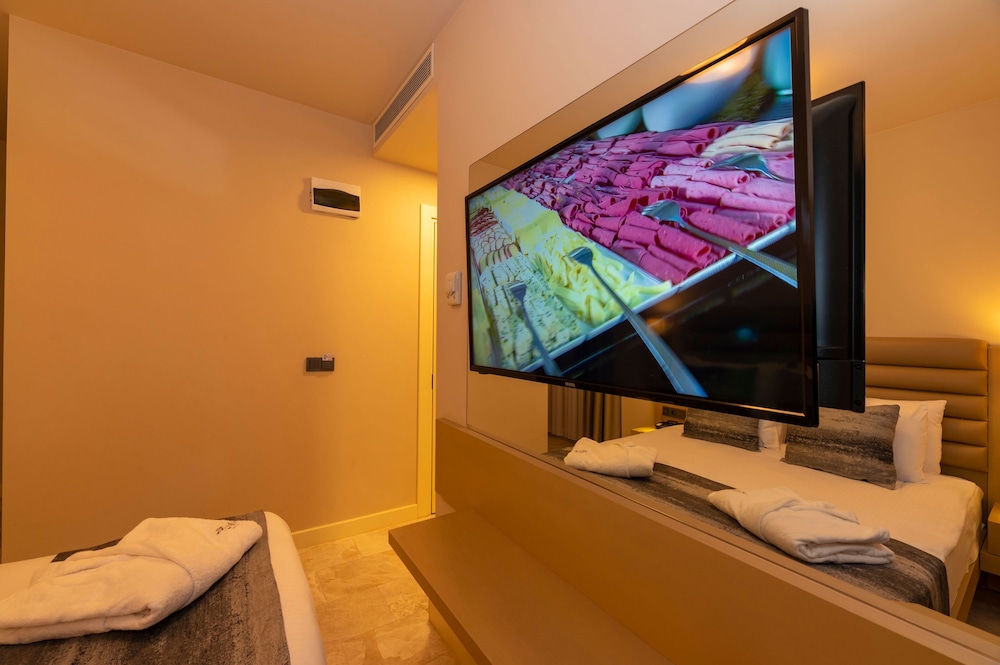 Ramada by Wyndham Istanbul Pera 50/50