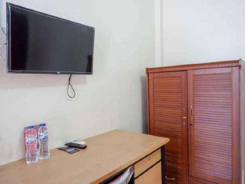 Reddoorz Plus Near Alun Alun Selatan 5/42