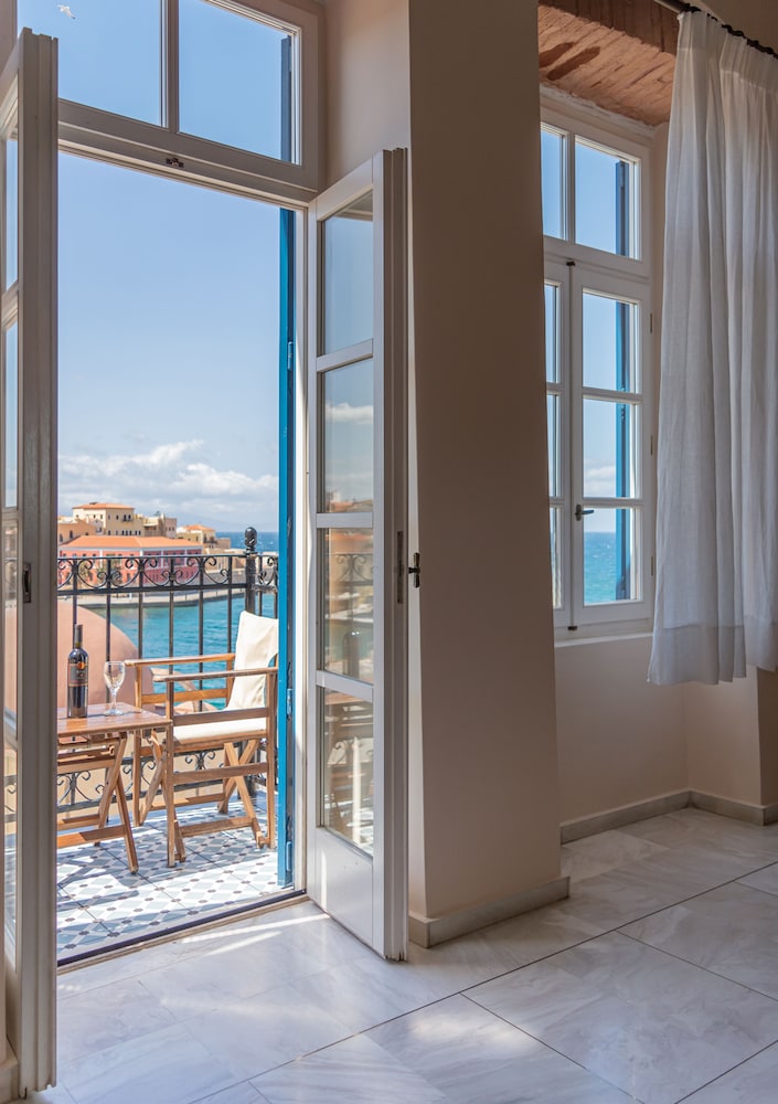 Pandora Suites 23/58