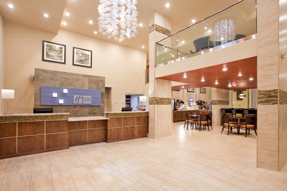 Holiday Inn Express Hotel Suites Branson 76 Cent 15/73