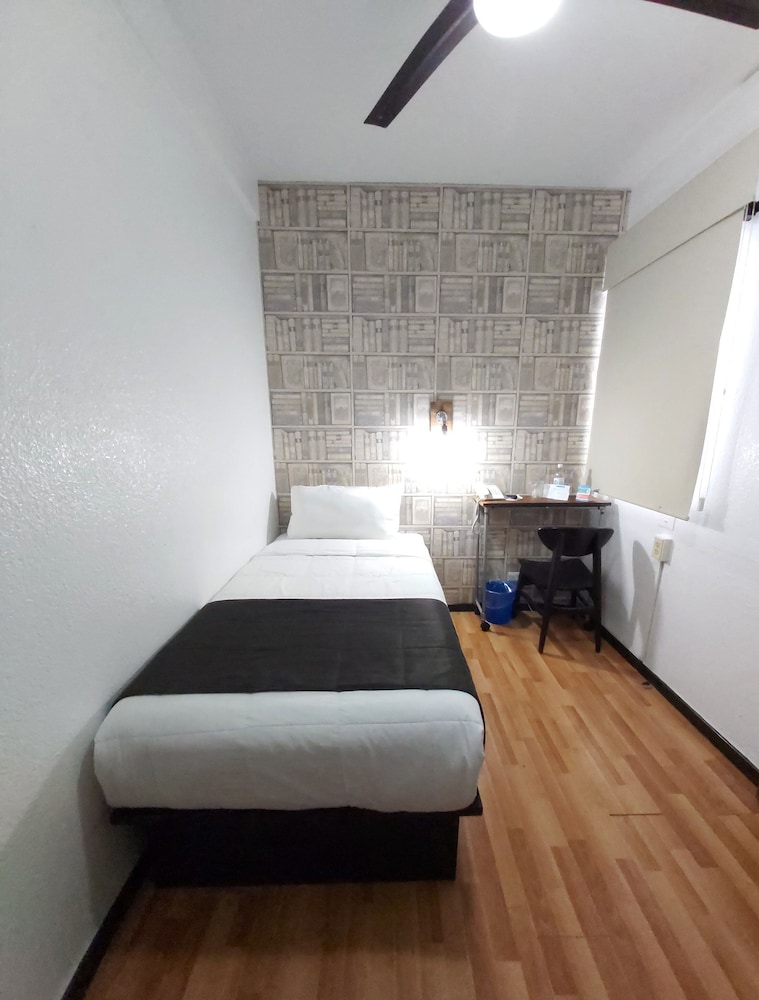 HI Hotel Impala 10/49
