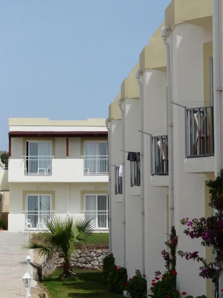 Viras Hotel 7/45