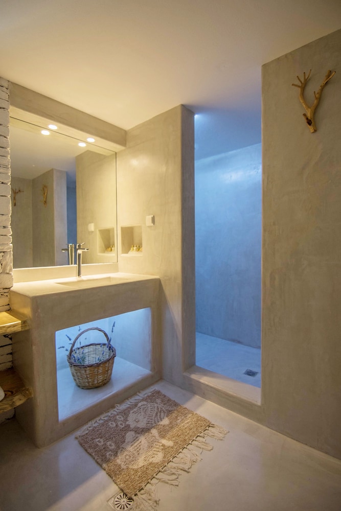 Levantes Ios Boutique Hotel 73/74