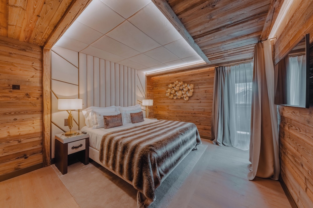 4 BEDROOMS, GRAND