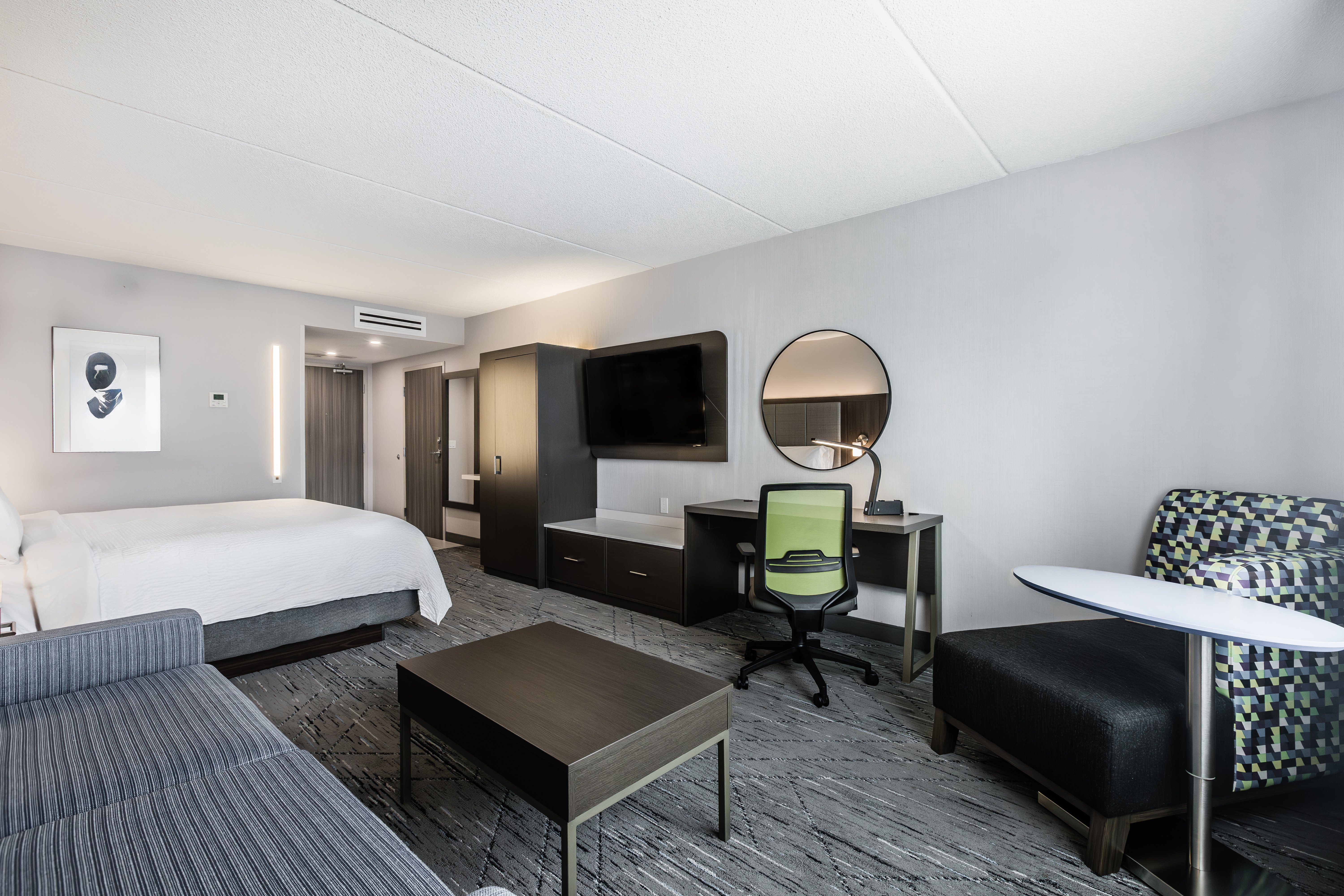 Holiday Inn Express & Suites Toronto Airport South 36/50