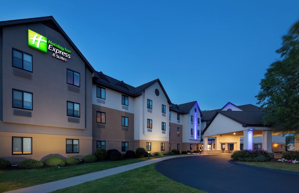 Holiday Inn Express Hotel And Suites Bradley Airport 72/74