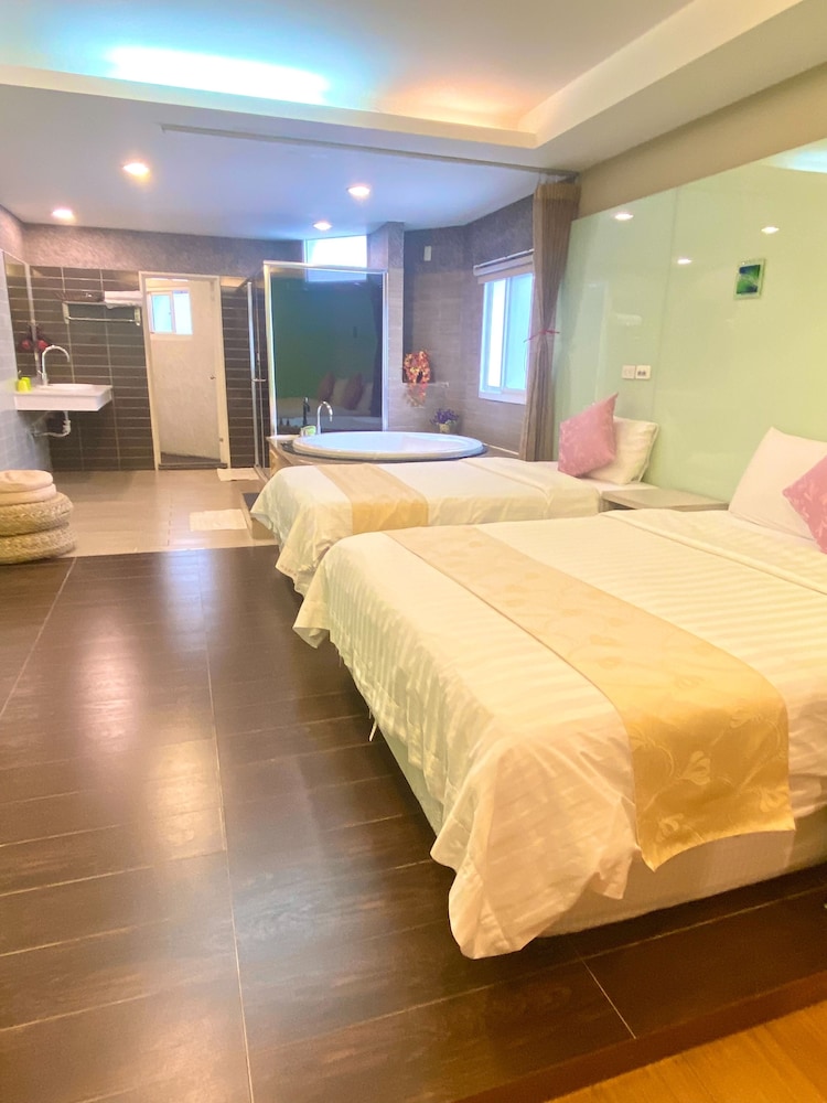 Vip, 1 Double and 1 Single Bed