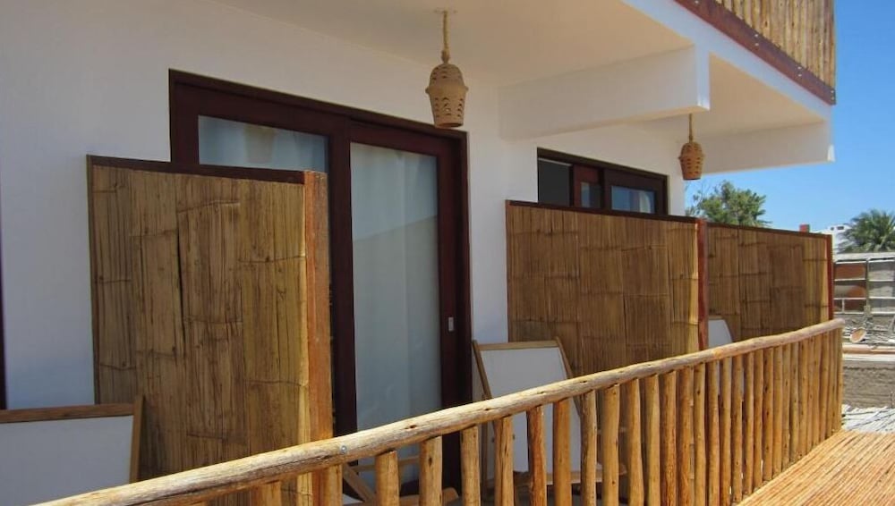 BAMBOO LODGE PARACAS 7/52