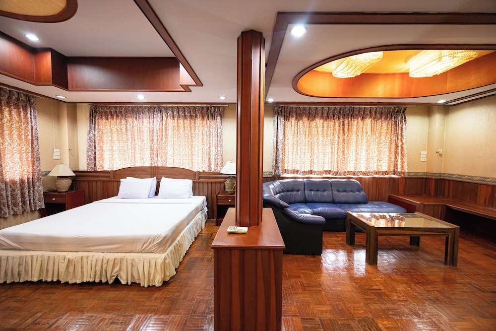 Sabai Hotel & Plaza 14/50