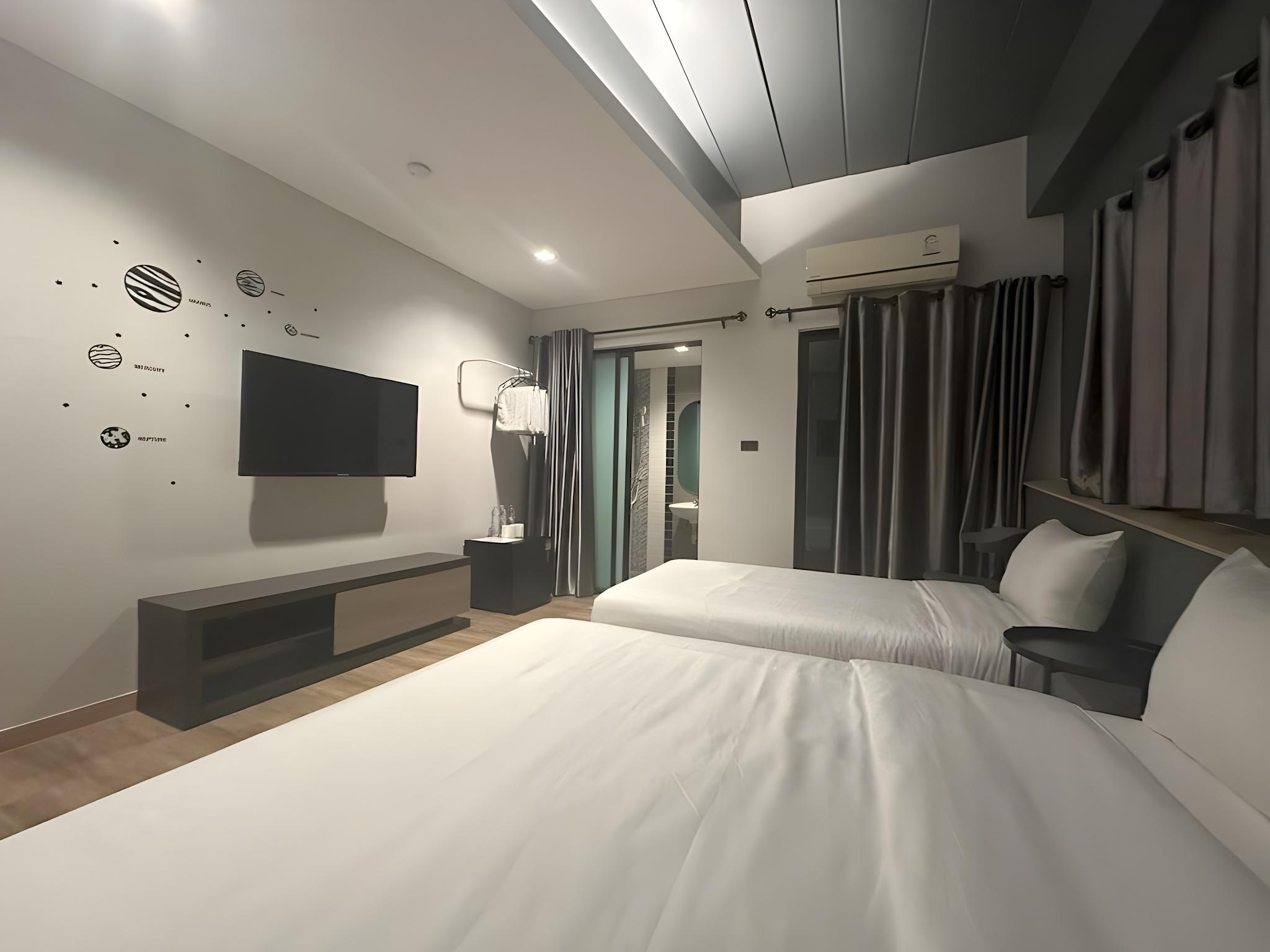 Family, Multiple Beds