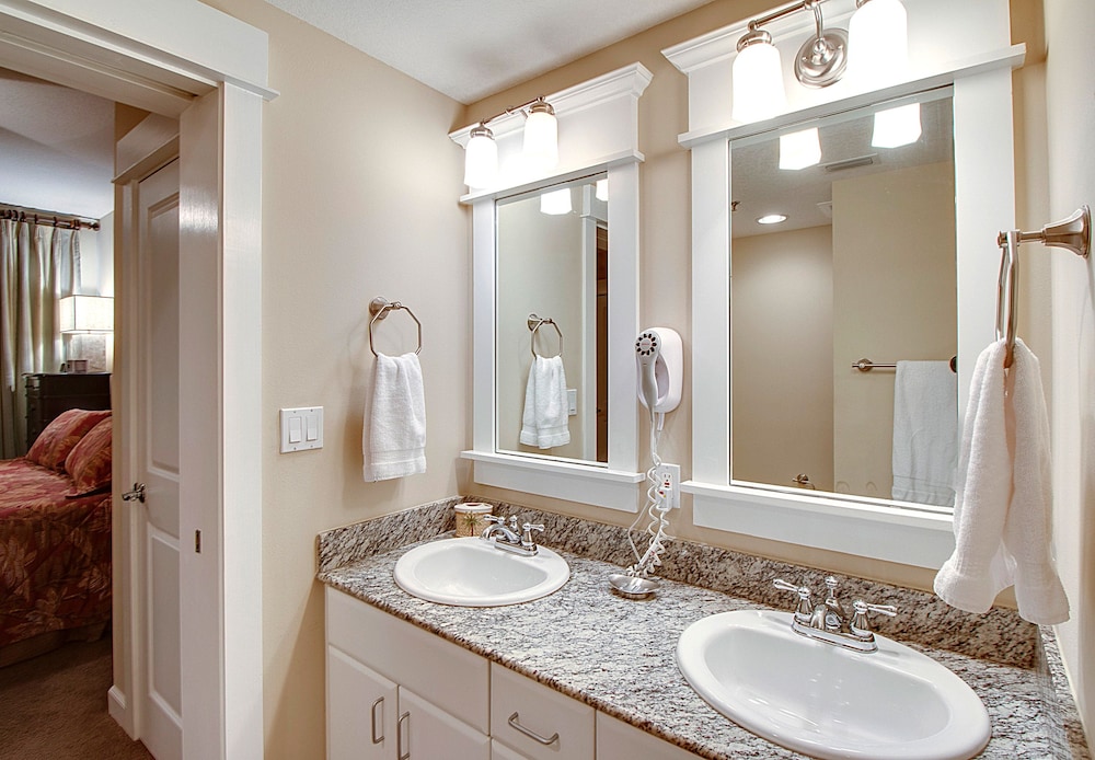 Grand Panama Beach Resort by Emerald View Resorts 15/77