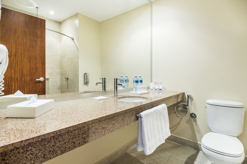 HOLIDAY INN EXPRESS QUITO 58/66