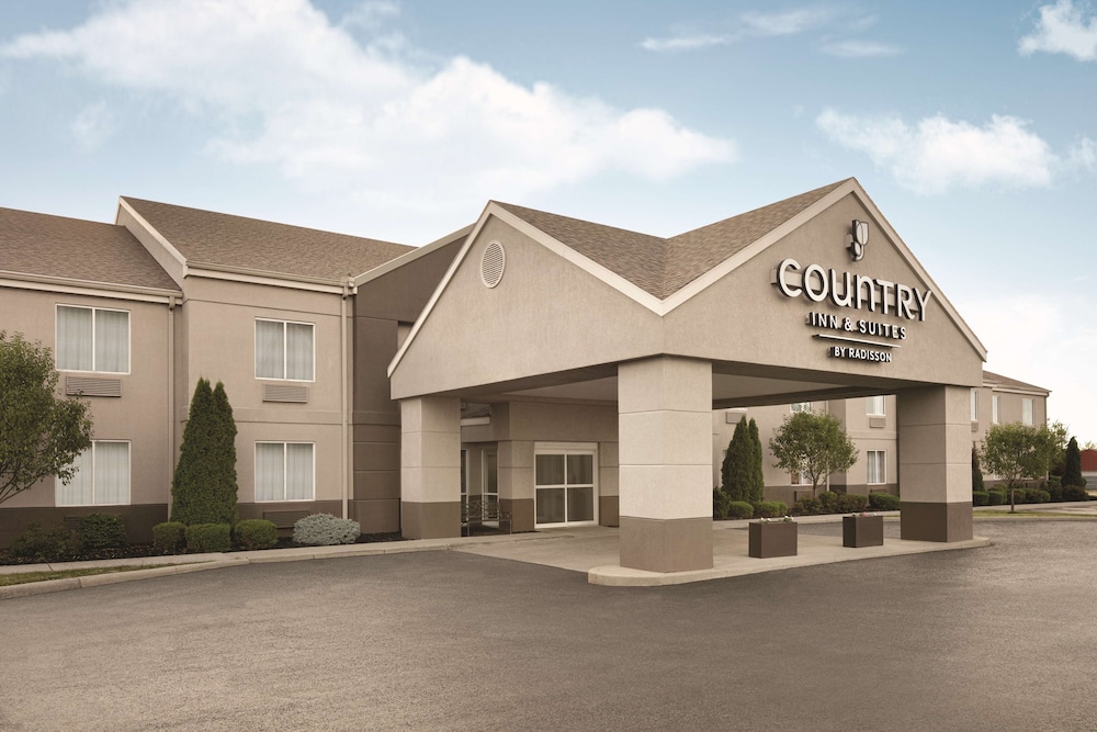 Country Inn and Suites by Radisson, Port Clinton, OH 21/24