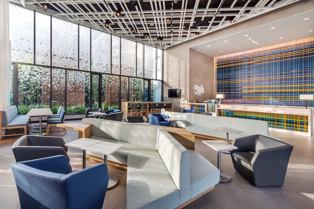 Holiday Inn Express Bangkok Soi Soonvijai 23/42