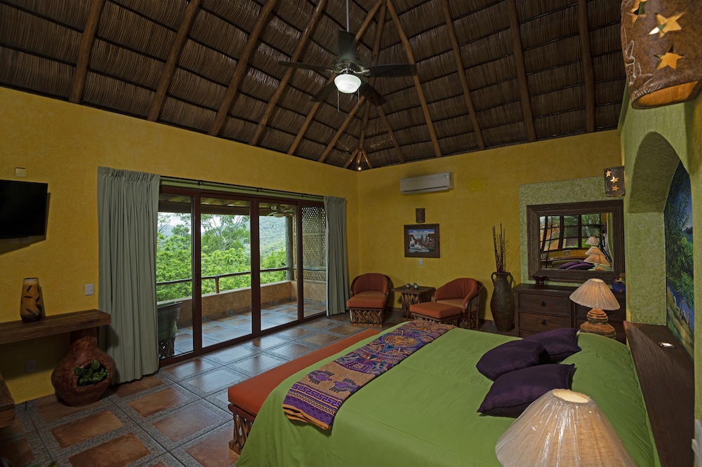 El Corazon Resort 7/48