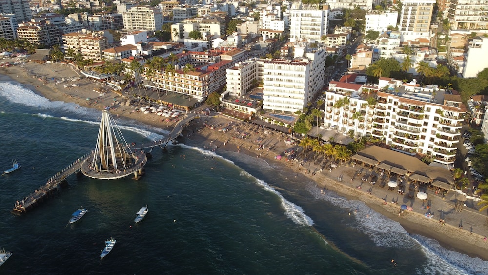 Emperador Vallarta Beachfront Hotel and Suites 69/74