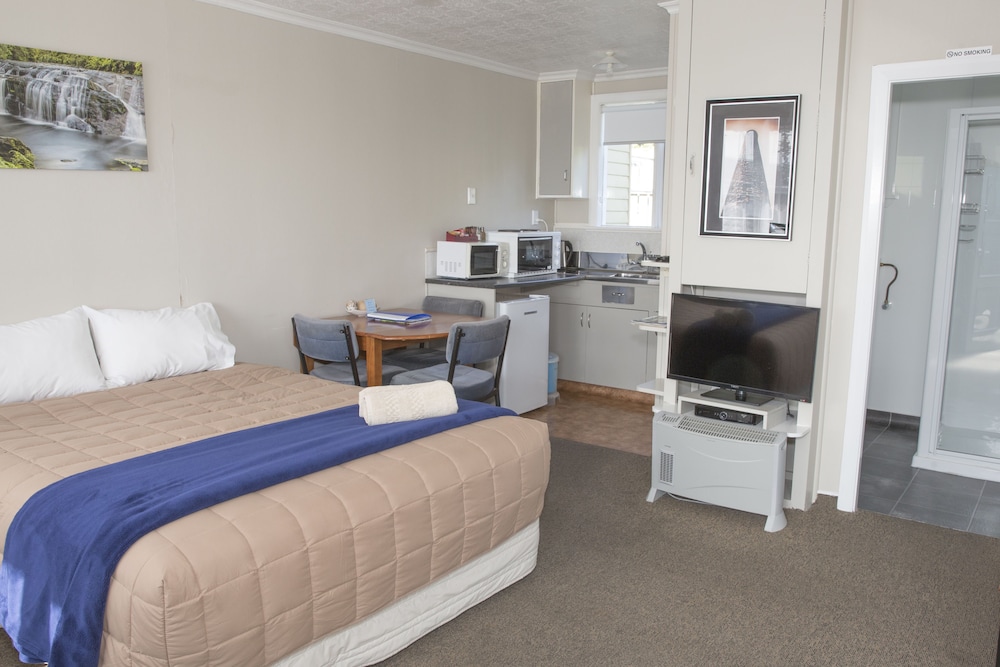 GREYMOUTH MOTEL 8/54