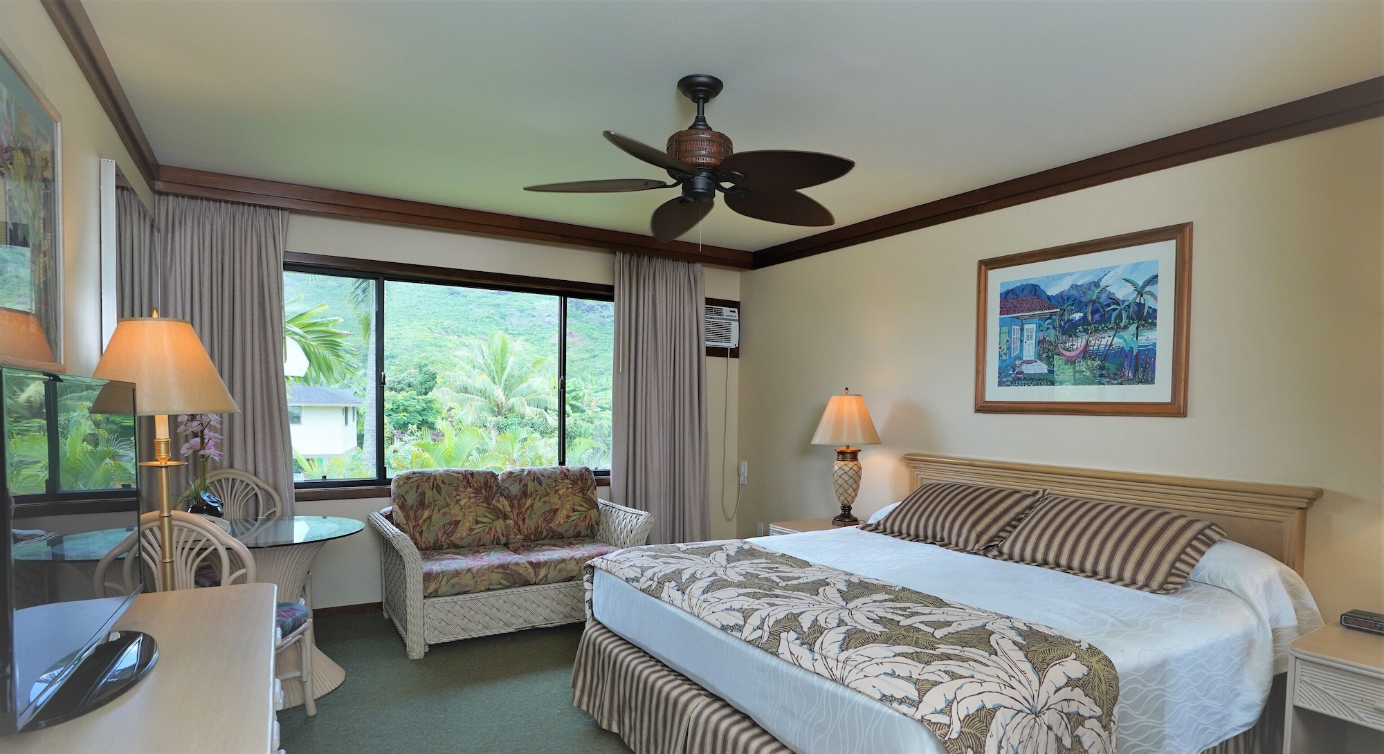 DELUXE, KING BED, MOUNTAIN VIEW